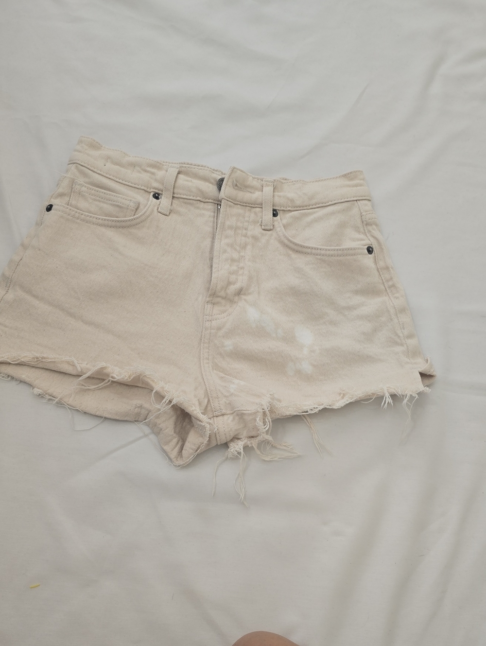 Veronica Beard Cream Distressed Cutoff Denim Shorts 26